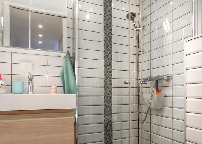 1 Bedroom Awesome In *